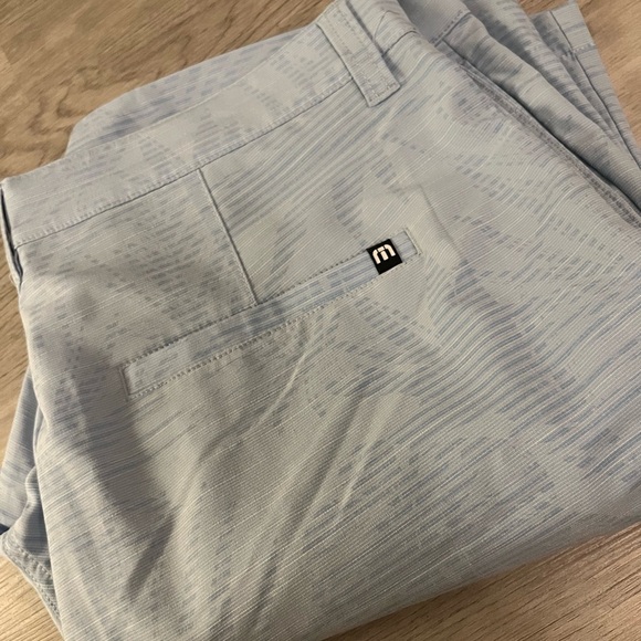 Travis Mathew 9” Floral Golf Shorts - Picture 7 of 7